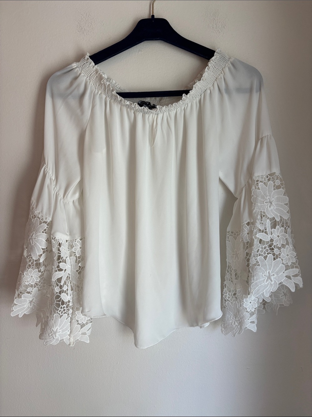 Joseph RIBKOFF Women's White Lace Bell Sleeve Peasant Blouse 6 feminine bohemian
